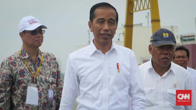 Presiden Jokowi mengungkap pembangunan jalan tol jangan menunggu untung tinggi.