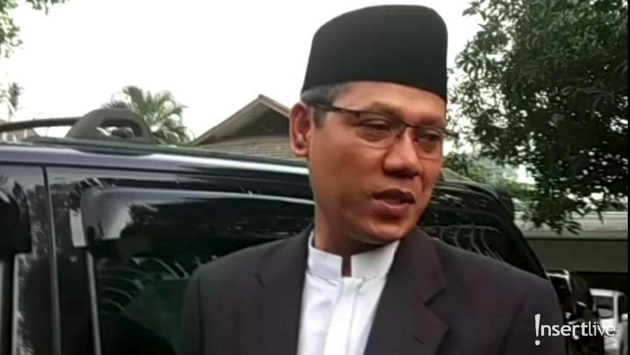Cut Tari dan Richard Kevin Nikah, Penghulu: Berjalan Lancar Penghulu pernikahan Cut Tari dan Richard Kevin ungkap prosesi akad nikah yang berjalan dengan lancar.