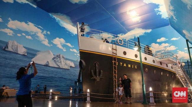 Salah satu spot yang menarik perhatian di Trans Studio Bali adalah kapal pesiar Titanic yang 'bersandar' di zona Port of Liverpool.