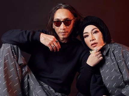 24 Tahun Menikah, Intip Momen Melly Goeslaw Tetap Mesra Bersama Anto Hoed