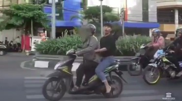 img-title Viral Aksi Pelanggar Lalu Lintas Bawa Kabur Waria