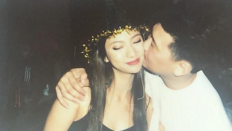 5 Fakta Pernikahan Nadia Saphira & Mikael Mirdad Simak lima fakta di balik pernikahan Nadia Saphira dan Mikael Mirdad.
