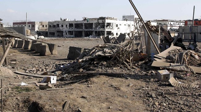Bom bunuh diri meledak dekat pangkalan militer terbesar Amerika Serikat di Kabul, Afghanistan. Dua warga sipil dan 73 lainnya luka-luka akibat insiden itu.