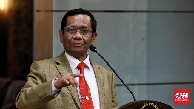 Menko Polhukam Mahfud MD meminta Polri mengusut kejadian sopir Fortuner menghancurkan mobil Brio agar masyarakat tahu duduk persoalannya.