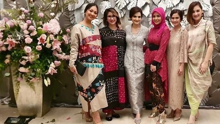 Ucapan Selamat dan Doa untuk Pernikahan Cut Tari & Richard Kevin Para sahabat memberikan ucapan selamat dan doanya kepada pasangan Cut Tari dan Richard Kevin yang menikah hari ini, Kamis (12/12).