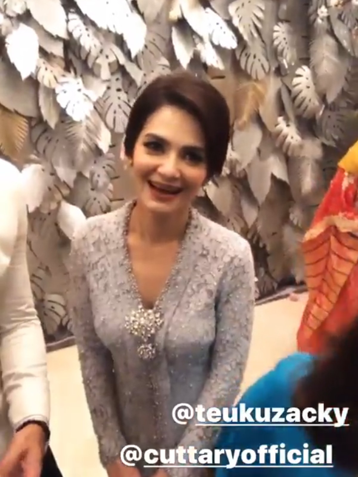 Para sahabat memberikan ucapan selamat dan doanya kepada pasangan Cut Tari dan Richard Kevin yang menikah hari ini&comma; Kamis &lpar;12&sol;12&rpar;&period;