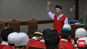 Lutfi Pembawa Bendera Didakwa Pasal Melawan Petugas