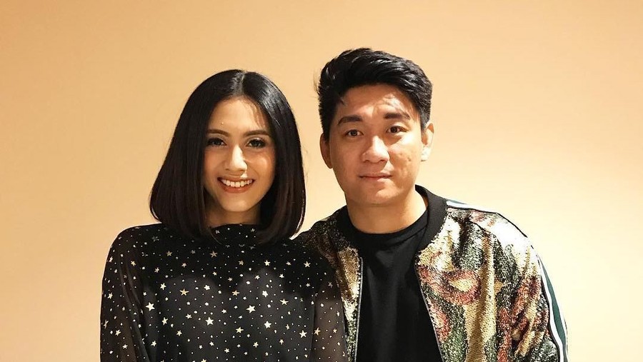Selamat dari Tsunami, Cynthia Wijaya Kini Hamil Anak Kedua Cynthia Wijaya, istri kembaran Ifan Seventeen, yang juga korban selamat tsunami selat Sunda kini tengah hamil anak kedua.