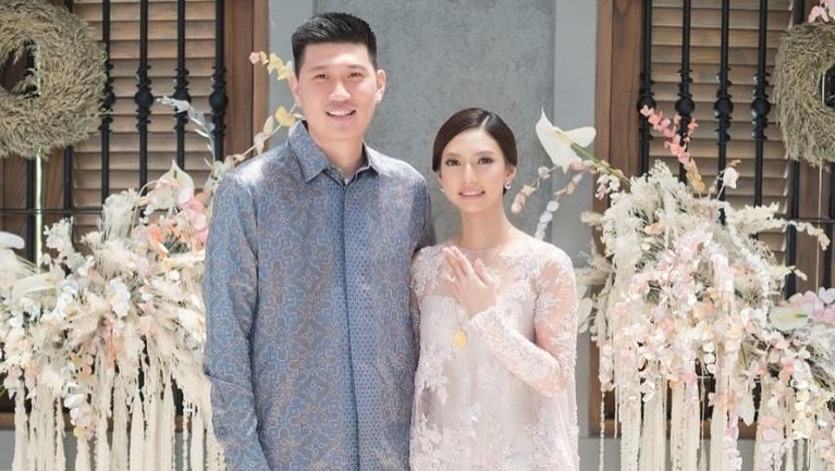 Simak lima fakta di balik pernikahan Nadia Saphira dan Mikael Mirdad.