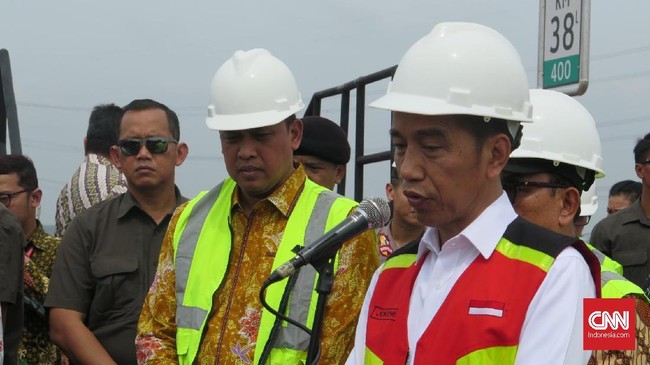 Presiden Jokowi menyatakan operasional Tol Layang Jakarta-Cikampek akan mengurangi kemacetan hingga 30 persen