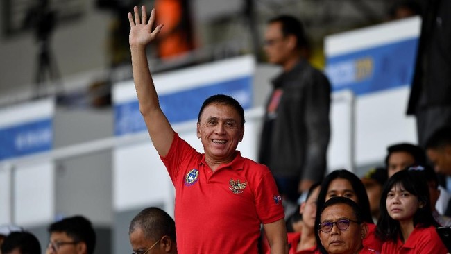 Netizen ramai komentari cuitan dan poster Ketua PSSI Mochamad Iriawan alias Iwan Bule jelang laga Final Piala AFF antara Indonesia dan Thailand.