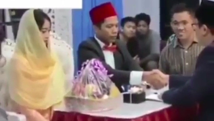 Akad Nikah Dihadiri Mantan Pacar Mempelai Pria Bungkus 