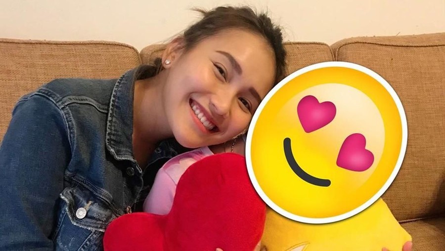 Ayu Ting Ting menjadi kado spesial untuk ulang tahun putri Denada, Shakira Aurum.