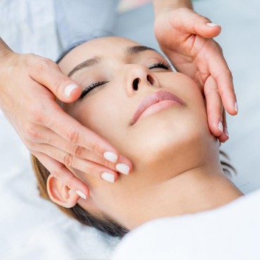 Jijik, Karyawan Salon Sengaja Ludahi Wajah Customer Saat Perawatan