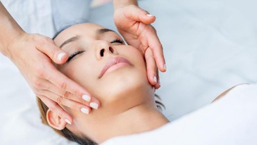 img-title Jijik, Karyawan Salon Sengaja Ludahi Wajah Customer Saat Perawatan
