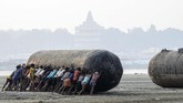 NYALANG: Menjaga Renjana di Ujung Masa Dalam foto pilihan CNNIndonesia.com pekan ini, ada sesi pemotretan sepasang kekasih, kawanan Starling yang diguyur hujan, dan bandara megah di Beijing.