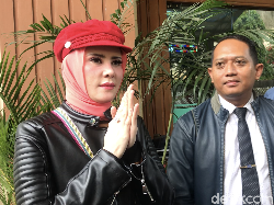 Benarkah Hidup Angel Lelga Prihatin Usai Ditinggal Vicky Prasetyo?
