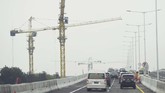 FOTO: Menengok Tol Layang Japek II yang Pangkas Kemacetan Presiden Jokowi baru saja meresmikan tol layang Jakarta-Cikampek. Jokowi mengklaim tol ini bisa memangkas kemacetan dan 30 persen waktu tempuh.