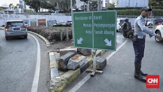 Polisi telah menyiapkan rekayasa lalu lintas di sekitar Istana Merdeka dan Kedutaan Besar Prancis, jelang demonstrasi elemen buruh dan massa FPI.