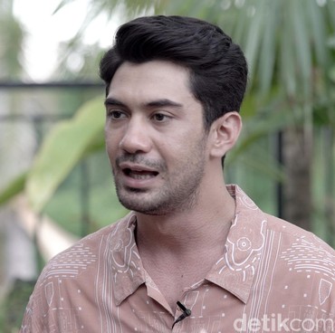 Jatuh Cinta Mendalam Pada Seseorang, Reza Rahadian Sempat Patah Hati
