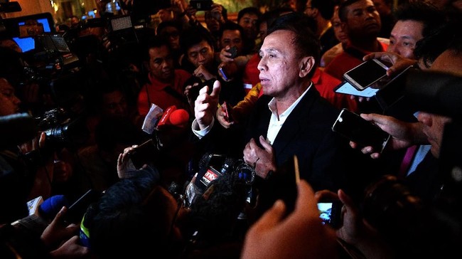 Ahmad Riyadh merespons soal Mochamad Iriawan yang didesak mundur dari jabatan Ketua Umum PSSI sebagai bentuk tanggung jawab atas Tragedi Kanjuruhan.