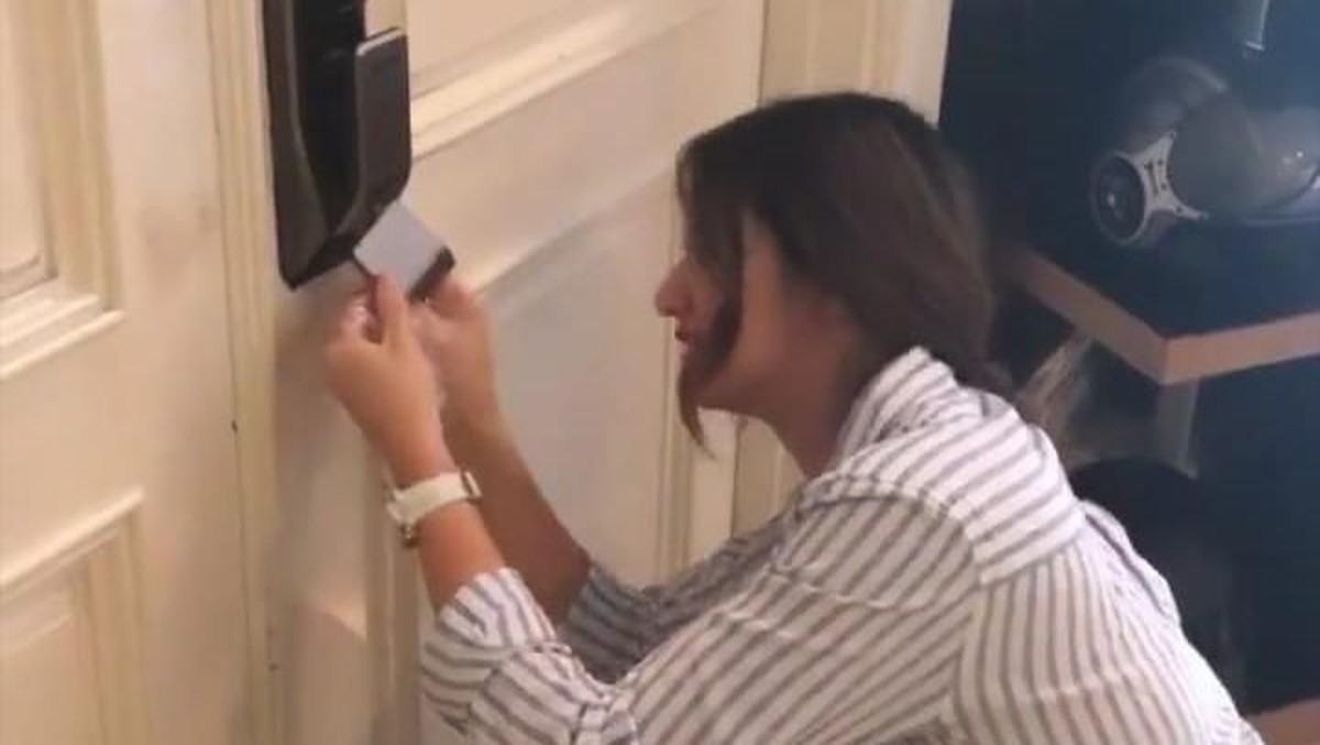 Enam tingkah lucu Nia Ramadhani ini berhasil menjadi pusat perhatian di media sosial hingga menjadi trending di Twitter Indonesia&period; Ada aksi apa saja&quest;