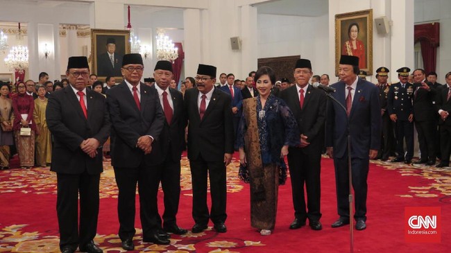 Presiden Joko Widodo resmi melantik sembilan Anggota Wantimpres di Istana Negara, Jumat (13/12) siang