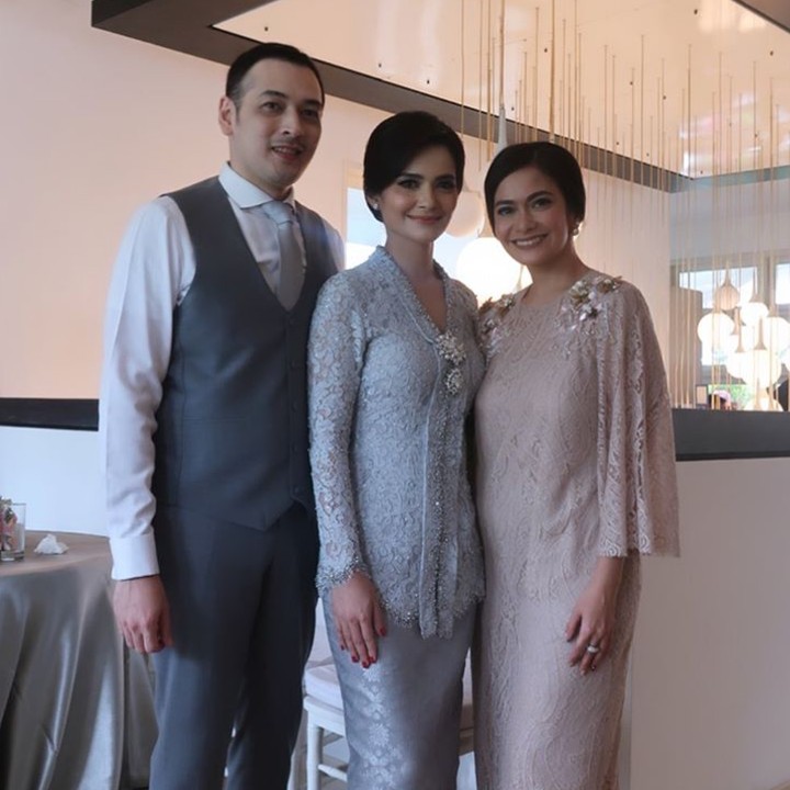 <p>Salah satu sahabat Tari, Ersa Mayori menyempatkan diri berfoto sebelum akad nikah. (Foto: Instagram)  </p>