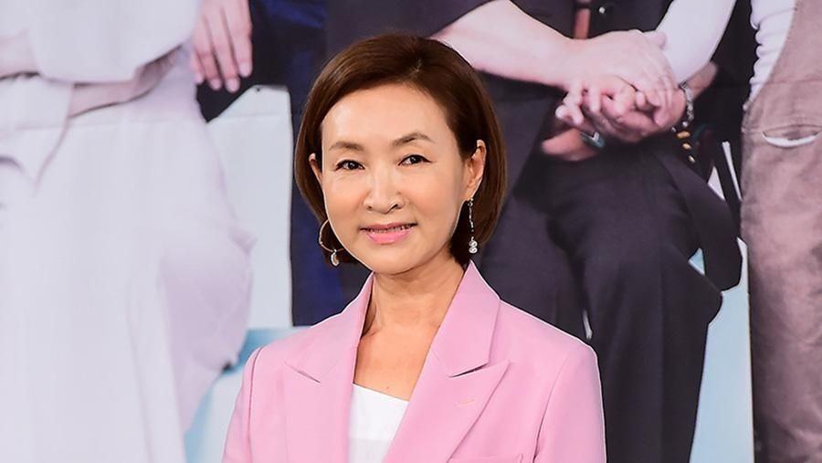 Aktris Korea Jung Ae Ri mengalami kecelakaan mobil yang mengakibatkan dirinya menderita cedera di tulang rusuk.