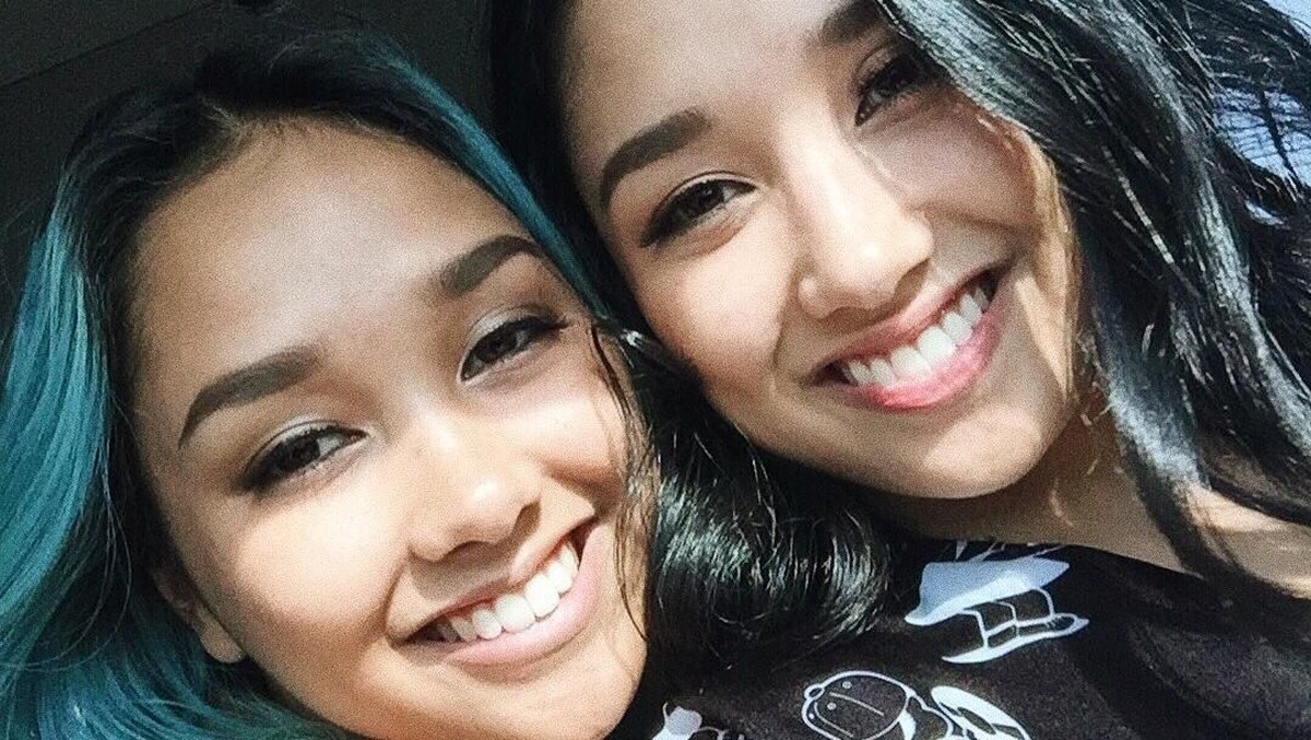 Sudah beranjak dewasa&comma; ini dia potret cantik anak kembar Titi DJ&comma; Salwa dan Salma&period;