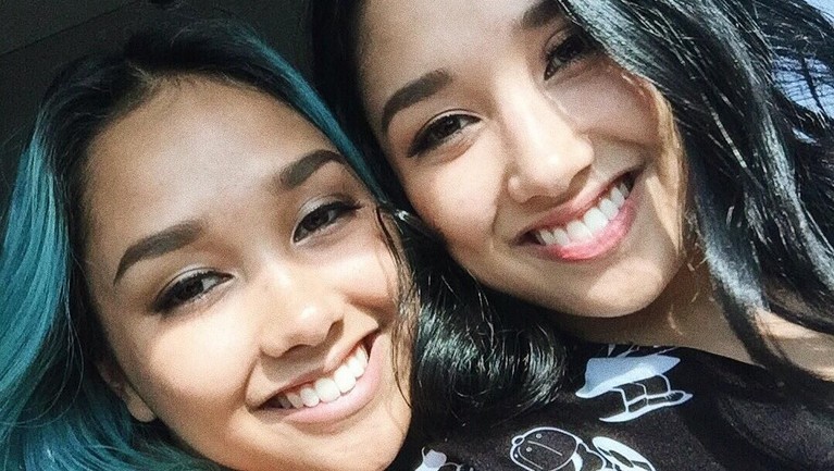 Sudah beranjak dewasa, ini dia potret cantik anak kembar Titi DJ, Salwa dan Salma.