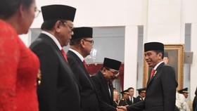 Jokowi Irit Bicara Soal Revisi UU Wantimpres Jadi DPA: Tanya DPR