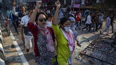 FOTO: Demo Tolak RUU Kewarganegaraan di India Ratusan orang turun ke jalan di India untuk menolak rancangan undang-undang kewarganegaraan, Kamis (12/12).