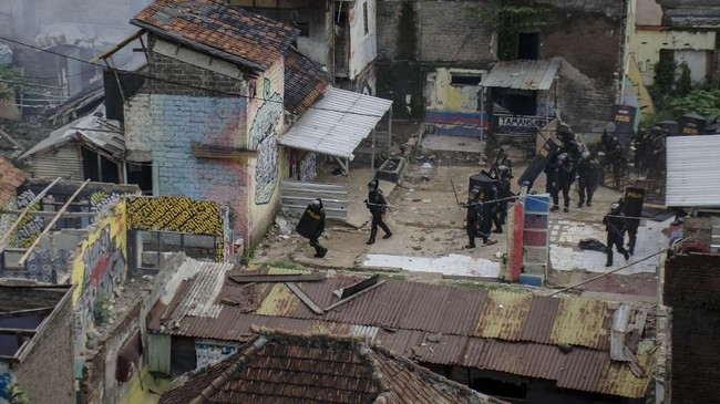 Sebanyak 25 personel Polrestabes Bandung diperiksa terkait dugaan kekerasan oleh aparat pada penggusuran rumah di Tamansari, Kota Bandung.