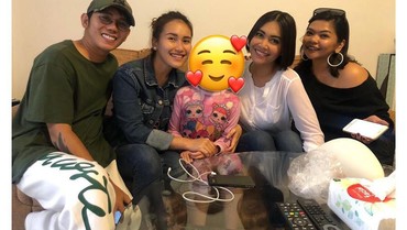 img-title Jadi Hadiah Ulang Tahun Shakira Aurum, Ayu Ting Ting Banjir Pujian