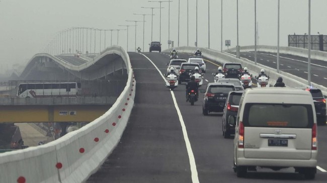 Alasan Jasamarga membatasi jenis kendaraan ini untuk menghindari kemacetan di jalan tol layang Jakarta-Cikampek (Japek II) .