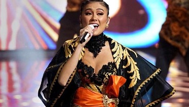 img-title Foto Ini Tanda Agnez Mo Fix Kencan dengan Raphael Maitimo?
