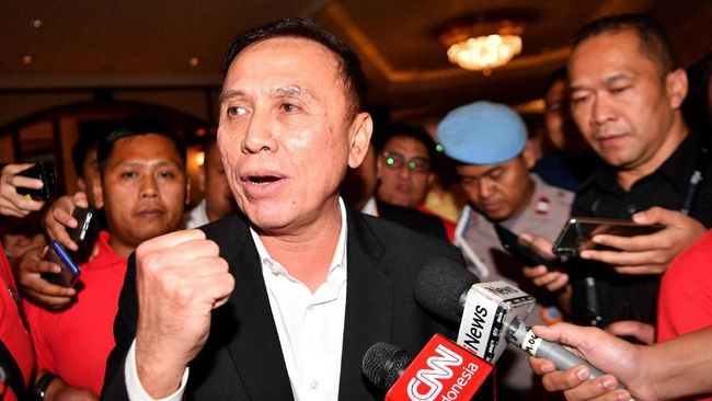 The petition urges Iwan Bule to leave the PSSI around 30,000