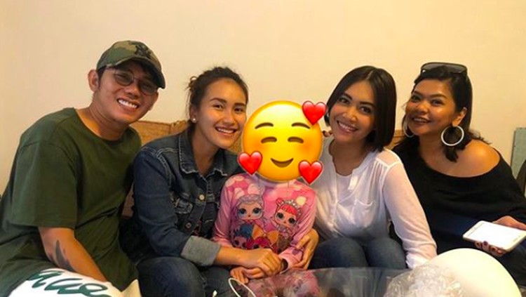 Shakira Aurum, genap berumur 7 tahun pada 11 Desember lalu. Dia super happy dapat surprise dari Ayu Ting Ting.