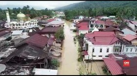 VIDEO: Banjir Bandang Terjang Sumbar dan Sulteng