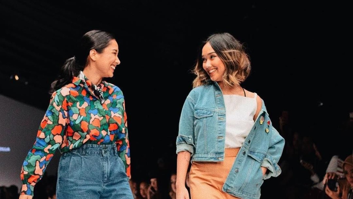 Sudah beranjak dewasa&comma; ini dia potret cantik anak kembar Titi DJ&comma; Salwa dan Salma&period;