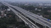 FOTO: Menengok Tol Layang Japek II yang Pangkas Kemacetan Presiden Jokowi baru saja meresmikan tol layang Jakarta-Cikampek. Jokowi mengklaim tol ini bisa memangkas kemacetan dan 30 persen waktu tempuh.