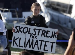 Aktivis Greta Thunberg Sindir Kaum Bumi Datar di Ultah ke-18