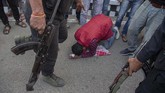 FOTO: Demo Tolak RUU Kewarganegaraan di India Ratusan orang turun ke jalan di India untuk menolak rancangan undang-undang kewarganegaraan, Kamis (12/12).