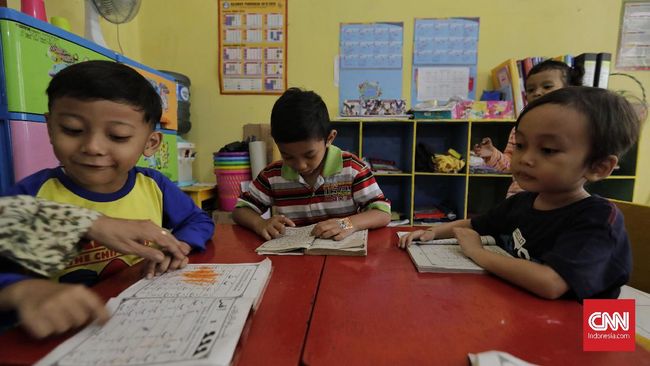 Doa sebelum dan sesudah belajar anak TK berikut dapat dibaca bersama-sama di dalam kelas. Berikut bacaan Arab, latin, dan artinya.