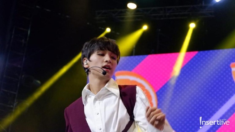Beberapa potret keren saat personel NCT Dream tampil keren di HUT Transmedia ke-18.