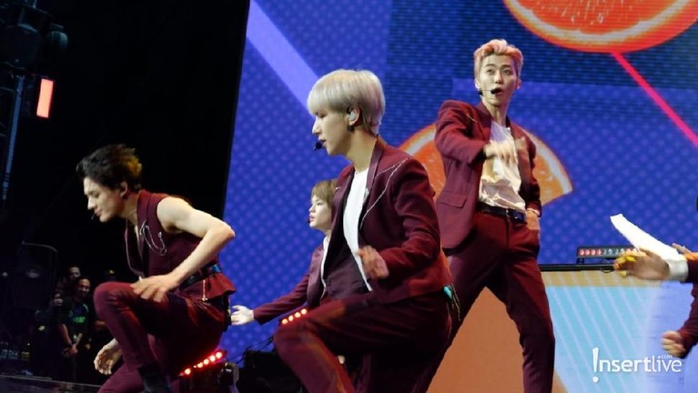 Beberapa potret keren saat personel NCT Dream tampil keren di HUT Transmedia ke-18.