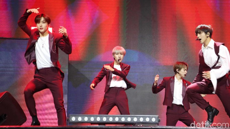 Disambut dengan teriakan histeris penggemar, penampilan NCT Dream pecah banget!