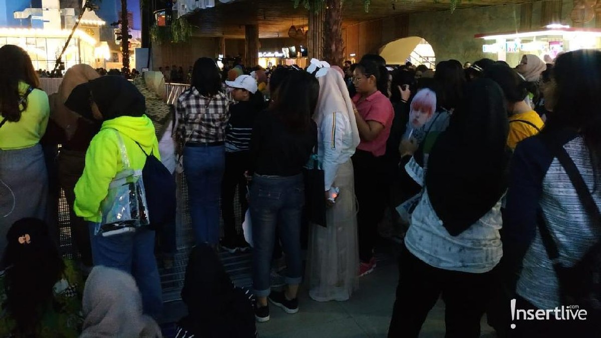 Tinggal menghitung jam jelang acara HUT Transmedia ke-18&period; Para penonton pun sudah mulai memenuhi lokasi acara di Trans Studio Cibubur&period; Seperti apa suasananya&quest;