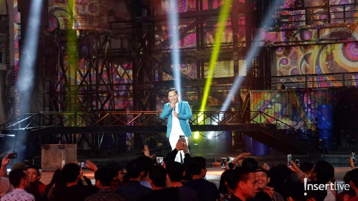 Beberapa potret memukau penampilan Siti Badriah dan Band Wali di HUT Trandmedia